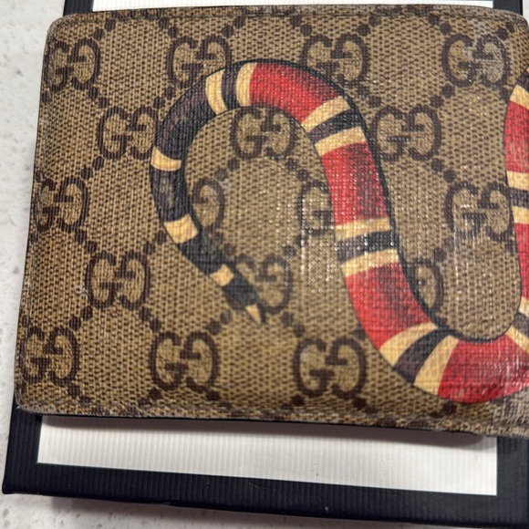 Gucci Supreme Snake Skin - Picture 2 of 5